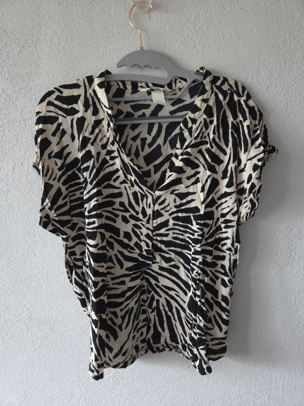 H&M Black and Cream Zebra-Print V-Neck Blouse